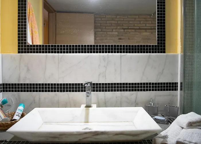 Апартаменты Tritsili House *