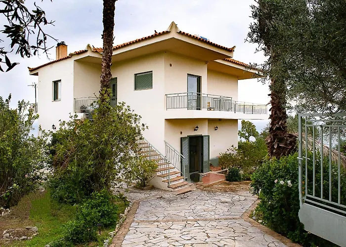 Tritsili House Апартаменты *