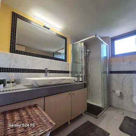 Apartment Tritsili House *