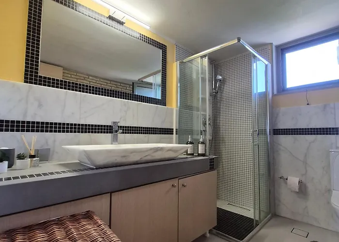 Appartamento Tritsili House *